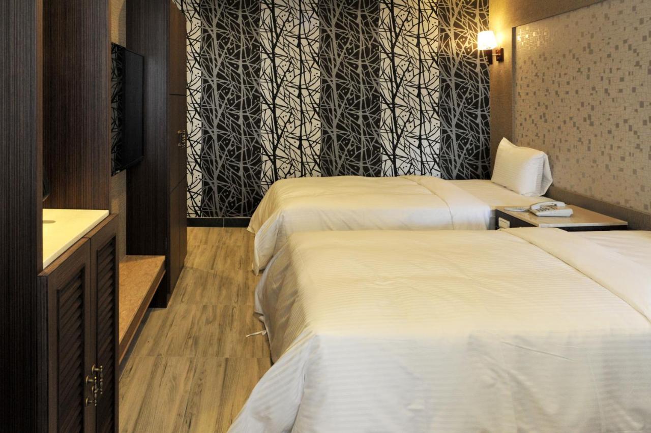 Maple Hotel Tainan Bagian luar foto